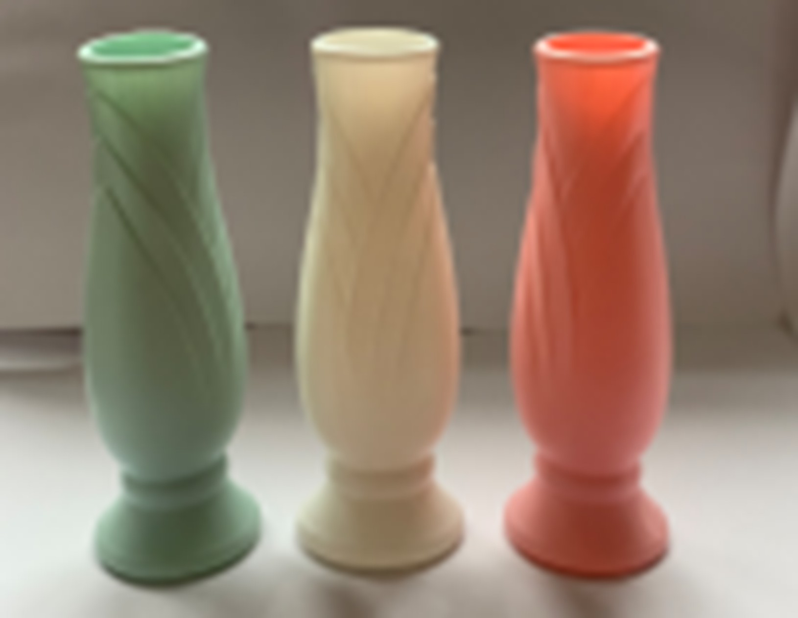 *แจกันพลาสติก ทรงกลมมีฐาน  