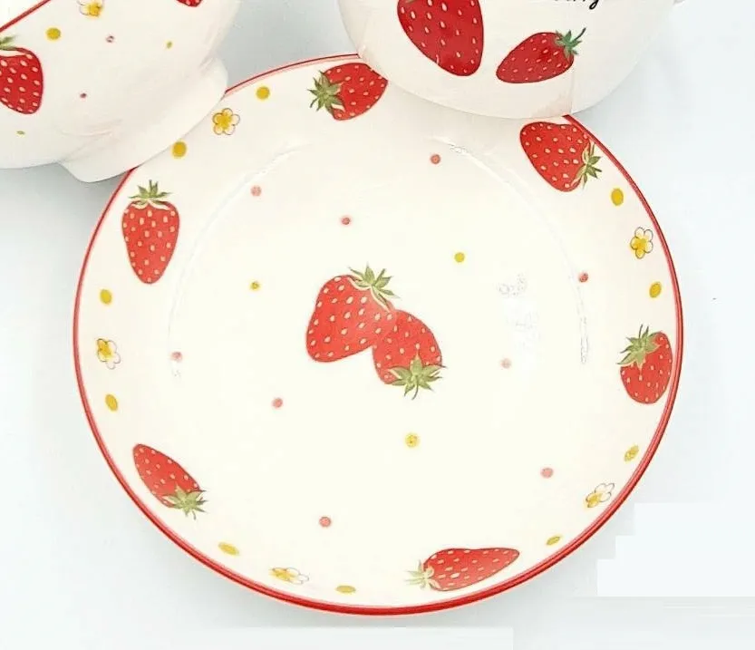 จานกระเบื้อง 8 นิ้ว ลายสตรอเบอรี่ (1*60) **ขายยกลัง 1000 บาท**
