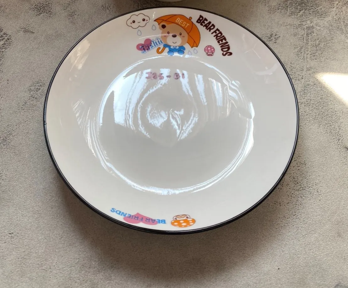 จาน  กระเบื้อง 8 นิ้ว ลายหมี มีขอบ (1*60) **ขายยกลัง 1000 บาท***