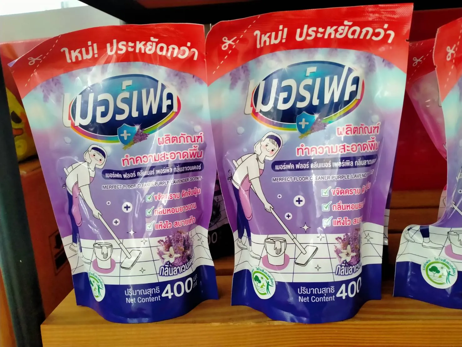น้ำยาถูพื้นสีม่วงกลิ่นลาเวนเดอร์ 400มล. 1*36ซอง ลังละ 395 บาท