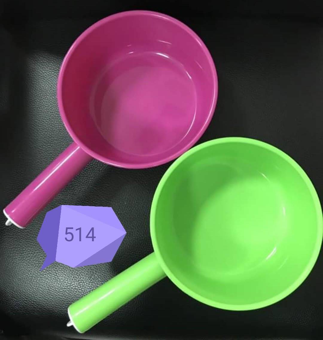 ขันน้ำมีด้าม สีพื้น พลาสติก 13x13x6.5cm. (1*72)