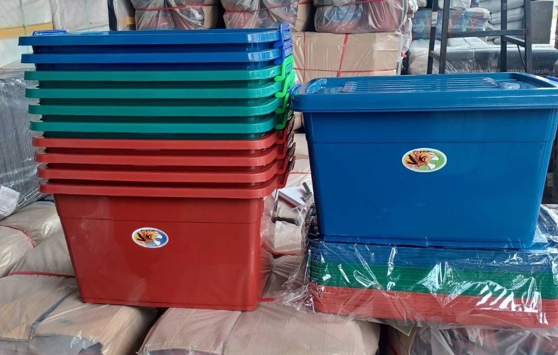 กล่องพลาสติกสี่เหลี่ยมมีฝา กล่องล็อก 70ลิตร สีเข้ม