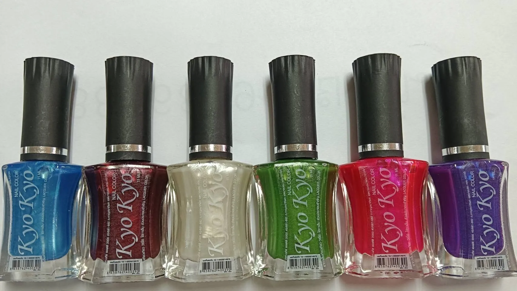 ยาทาเล็บ KYO ขวดทรงแบน ฝาดำ คละสี 1*600