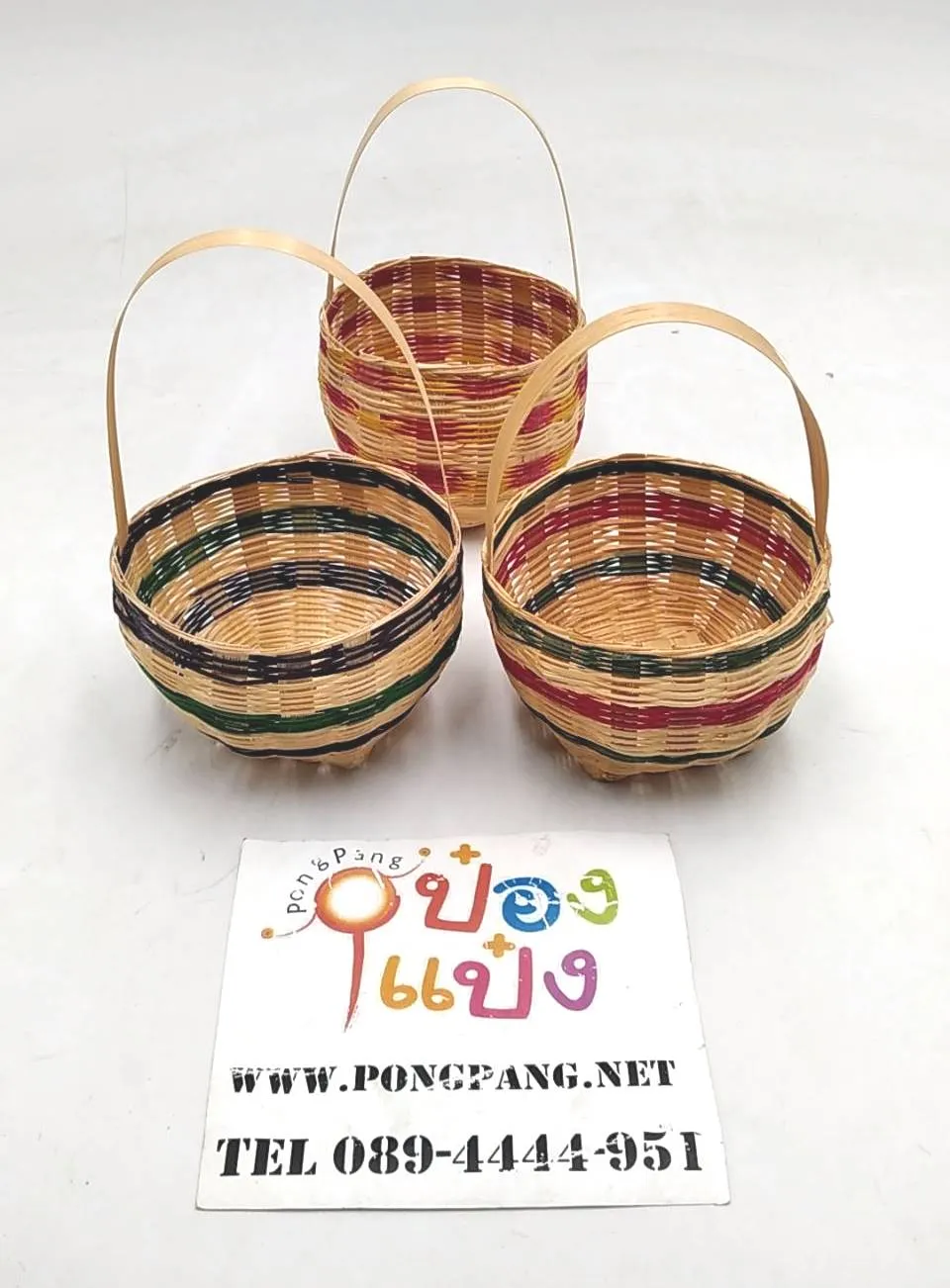 กระเช้า ไม้ไผ่ ทรงกลม ก้นเหลี่ยม ลายสาน คละสี มีหูหิ้ว (1*12)
