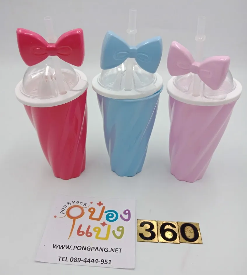 *แก้วน้ำพลาสติก รูปเกลียวมีโบว์ ฝาคั้นน้ำส้มใส คละสี P6497