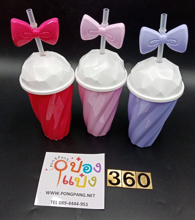 *แก้วน้ำพลาสติก รูปเกลียวฝาคั้นน้ำส้มคละสี สินค้า 15บาท