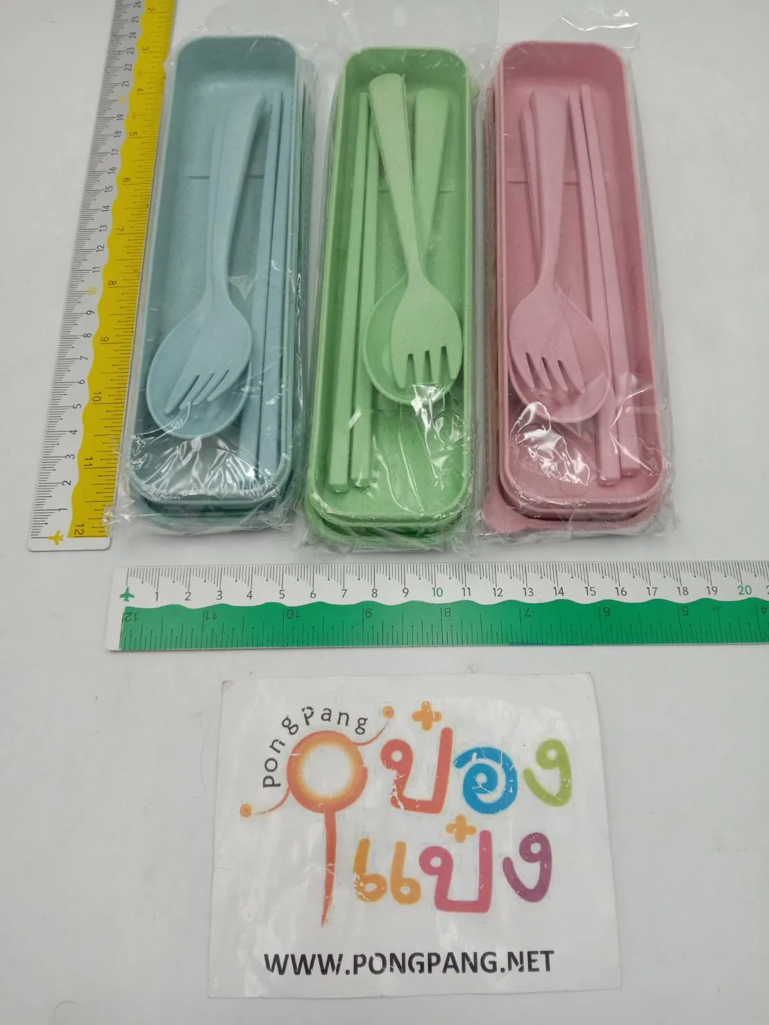 ชุดช้อนส้อม พลาสติก 1คู่+ตะเกียบ แพ็คกล่องพลาสติก คละสี 
