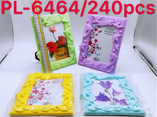 กรอบรูปพลาสติก รูปปลาโลมา 4x6นิ้ว คละสี 