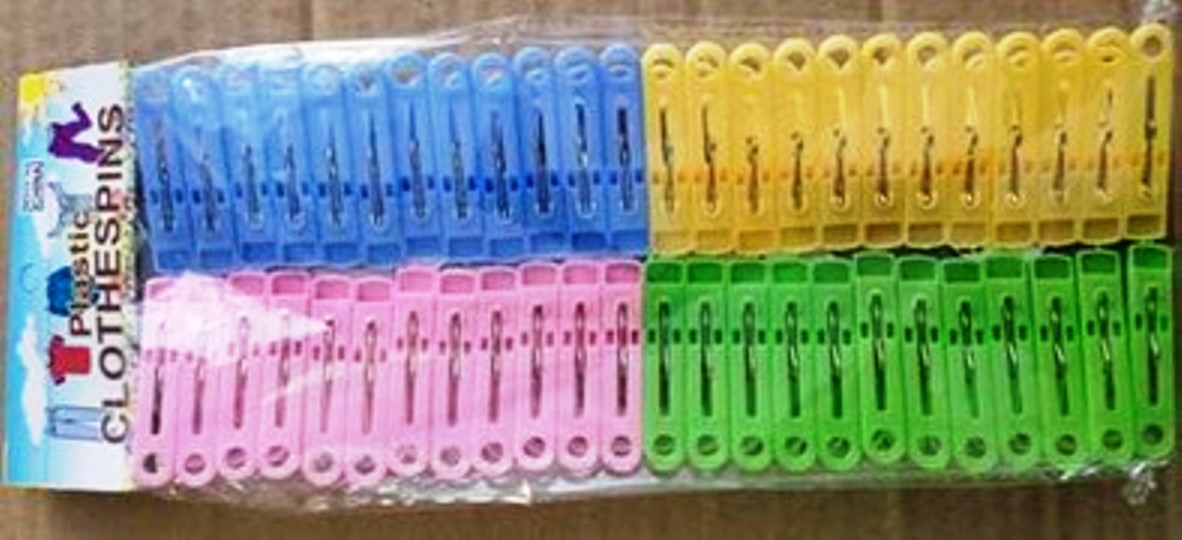 กิ๊บหนีบผ้าพลาสติก แผง 1x48 ตัว คละสี 