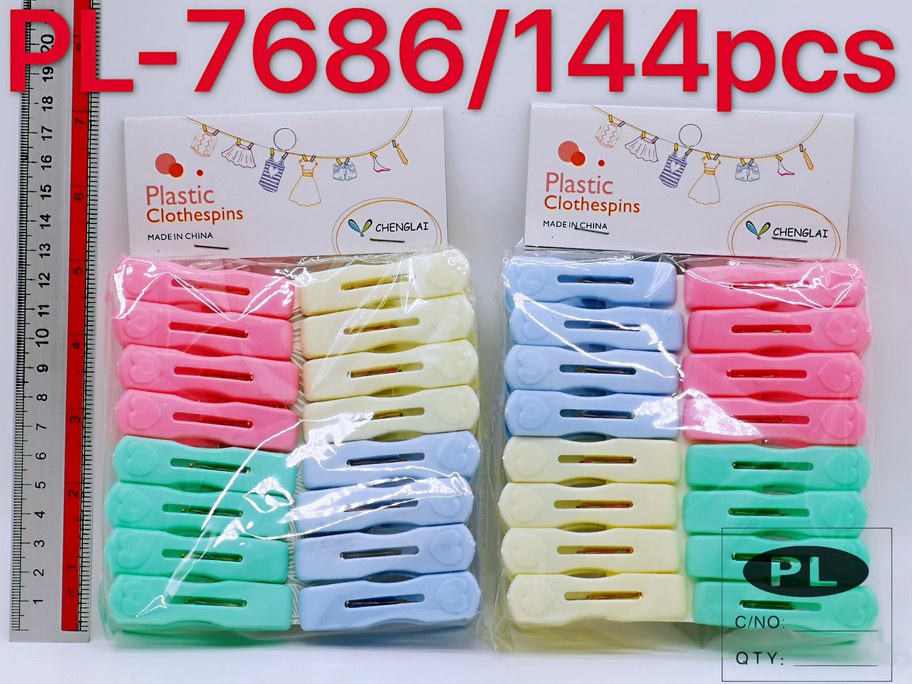 กิ๊บหนีบผ้าพลาสติกแผง 1x16 ทรงโค้ง ปลายหัวใจ  T7787